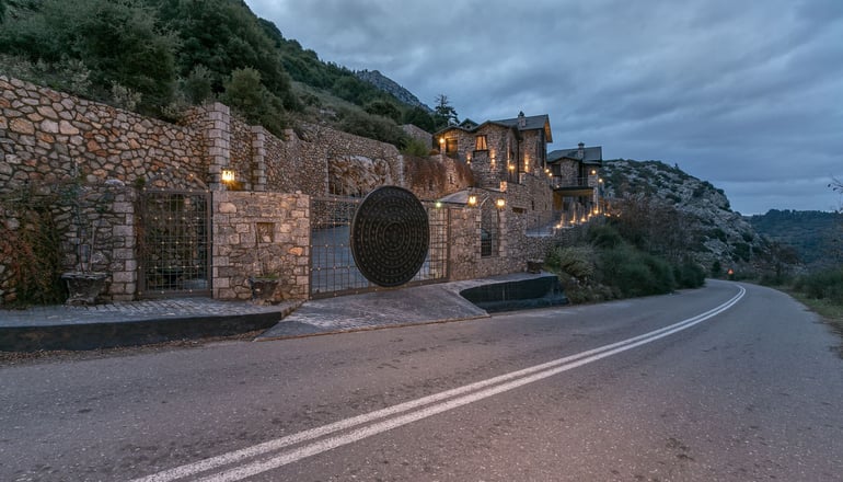 Volhon Mansions by Bill & John Apartments & Villas