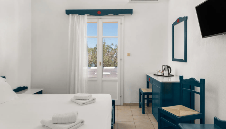 Paros Inn Seafront - Λογαράς, Πάρος