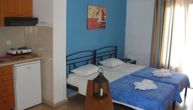 Pella House Studios & Apartments