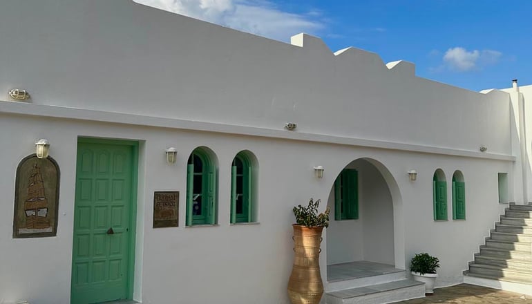 Petradi Hotel - Μυλοπότας, Ίος