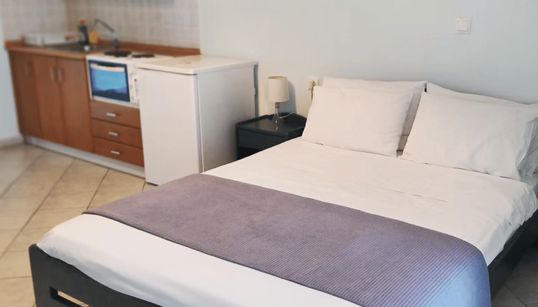 Petries Studios - Άγιοι Απόστολοι, Εύβοια