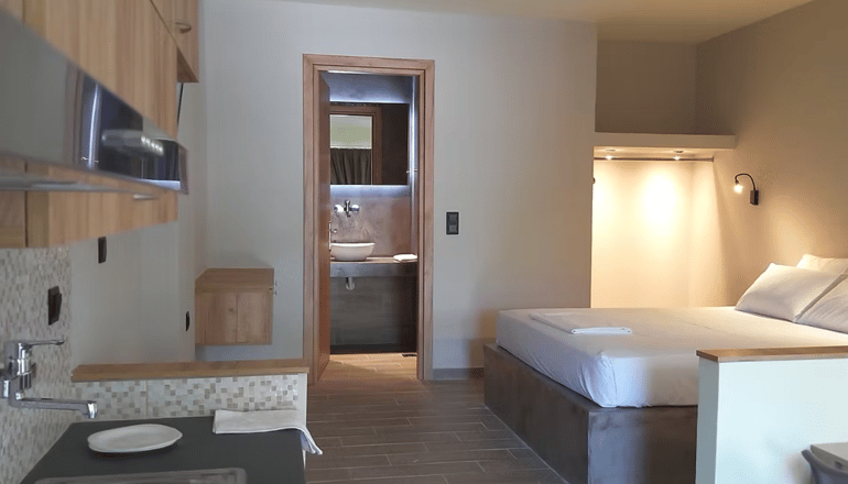 Petries Studios - Άγιοι Απόστολοι, Εύβοια