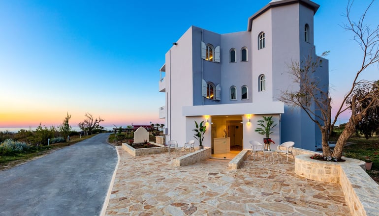 Pinelopi Beach Suites