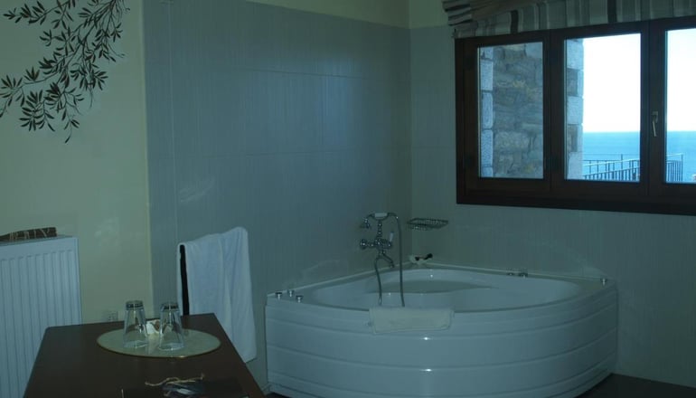 4* Porto Mani Suites