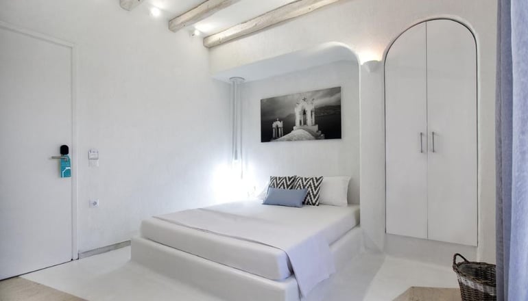 Privee Santorini