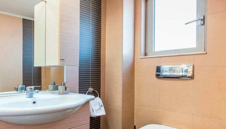 Rhodes Central Suite