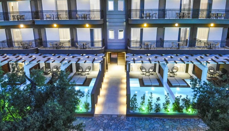 4* Royal Hotel and Suites