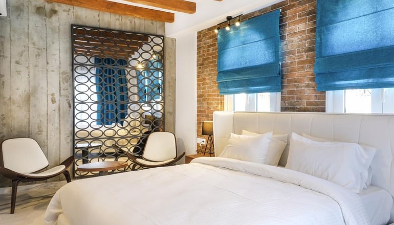 4* Royal Hotel and Suites