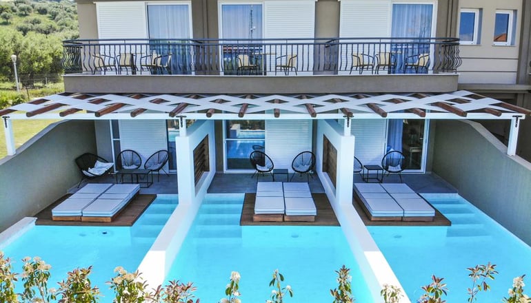 4* Royal Hotel and Suites