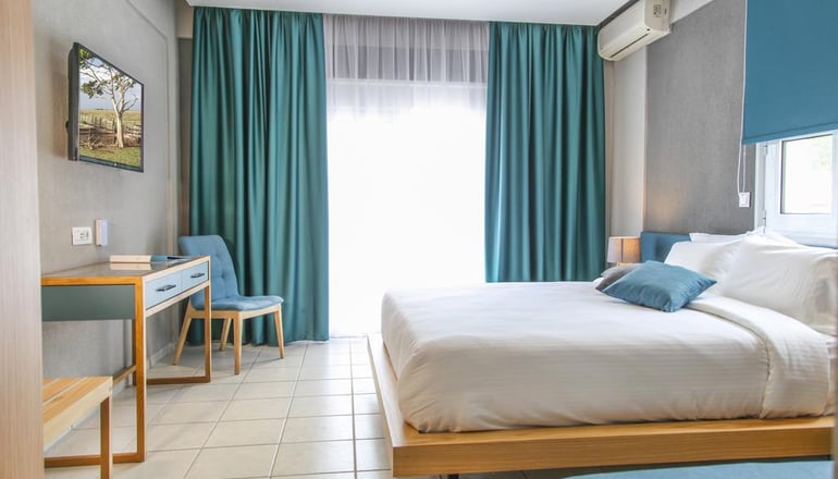 4* Royal Hotel and Suites