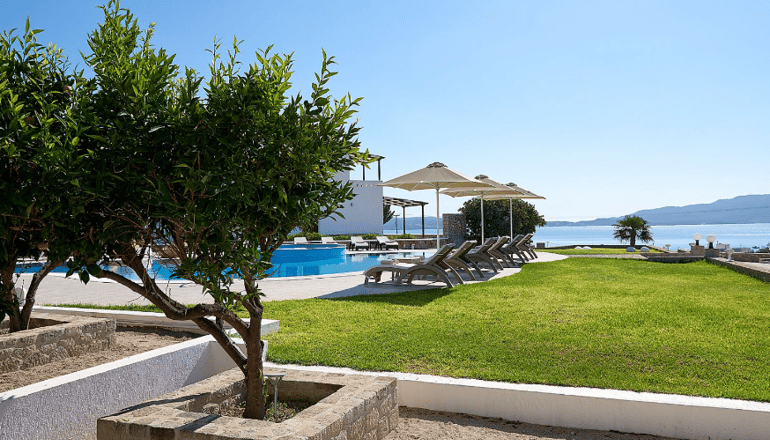 4* Santa Maria Village Milos