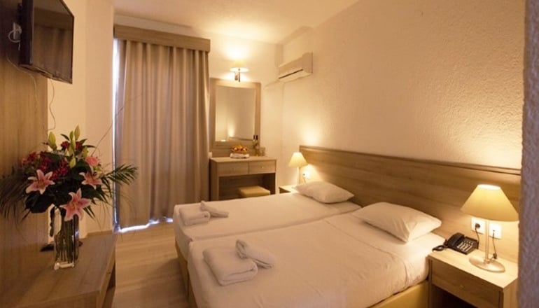 4* Santa Marina Hotel