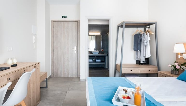 4* Santorini Main Square