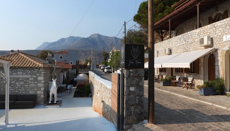 Sofia Limeni Apartments