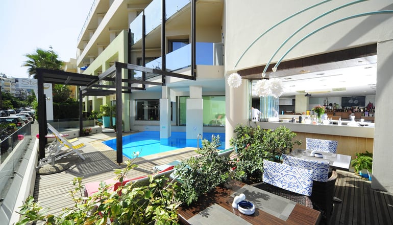 Steris Elegant Beach Hotel & Apartments
