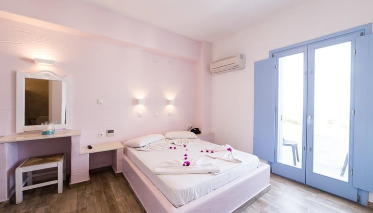 Stratos Apartments & Studios - Παροικιά, Πάρος