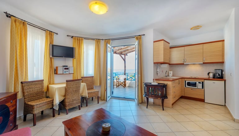 Sunrise Beach Suites - Αζόλιμνος, Σύρος