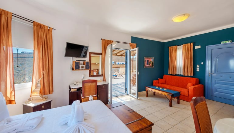 Sunrise Beach Suites - Αζόλιμνος, Σύρος