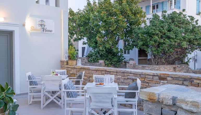 Sweet Home Naxos