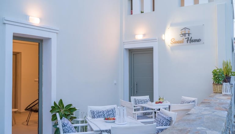 Sweet Home Naxos