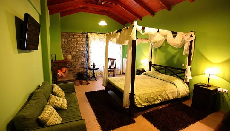 Τα Πέτρινα - Ορεινή Ναυπακτία