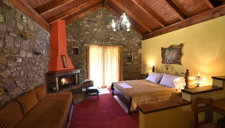 Τα Πέτρινα - Ορεινή Ναυπακτία