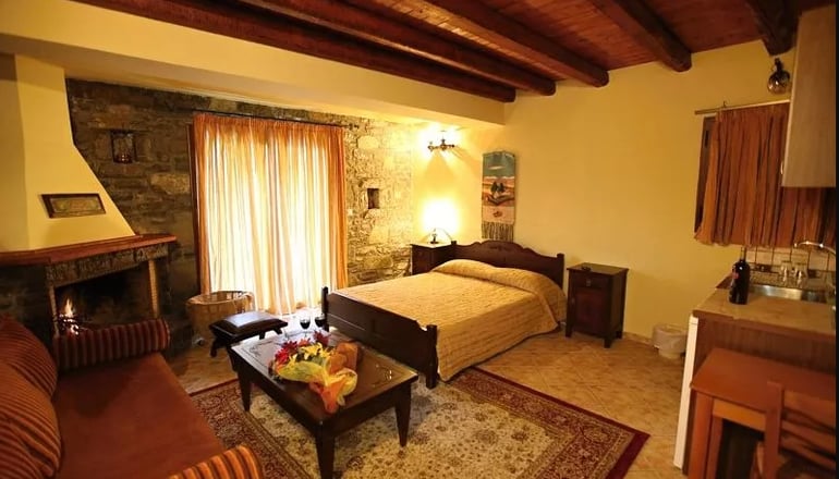 Τα Πέτρινα - Ορεινή Ναυπακτία