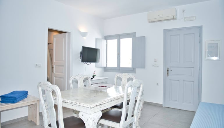 The Last Sunbeam - Φηρά, Σαντορίνη