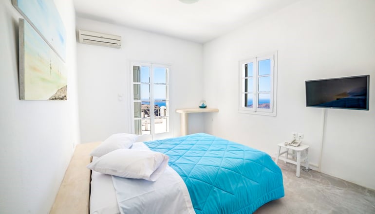 The Last Sunbeam - Φηρά, Σαντορίνη