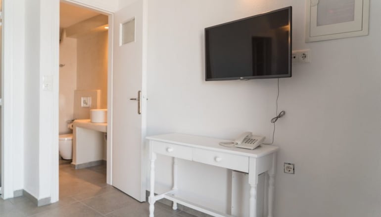 The Last Sunbeam - Φηρά, Σαντορίνη