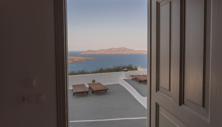 The Last Sunbeam - Φηρά, Σαντορίνη