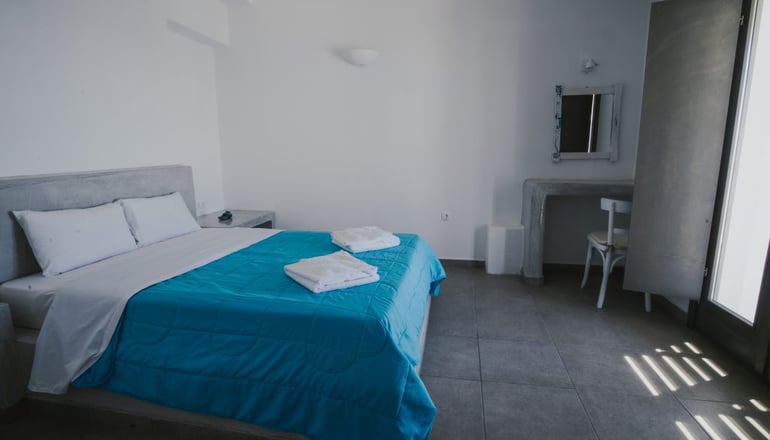 The Last Sunbeam - Φηρά, Σαντορίνη