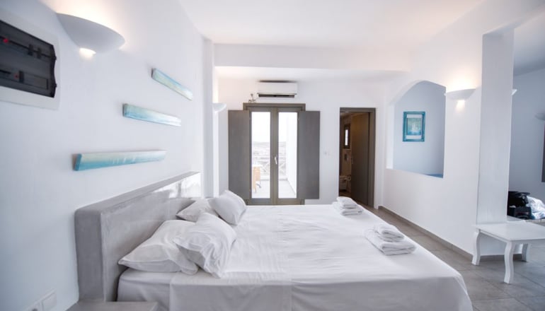 The Last Sunbeam - Φηρά, Σαντορίνη