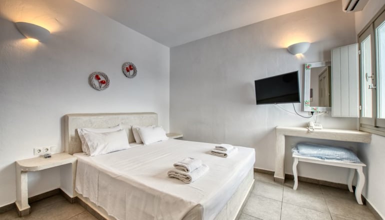 The Last Sunbeam - Φηρά, Σαντορίνη