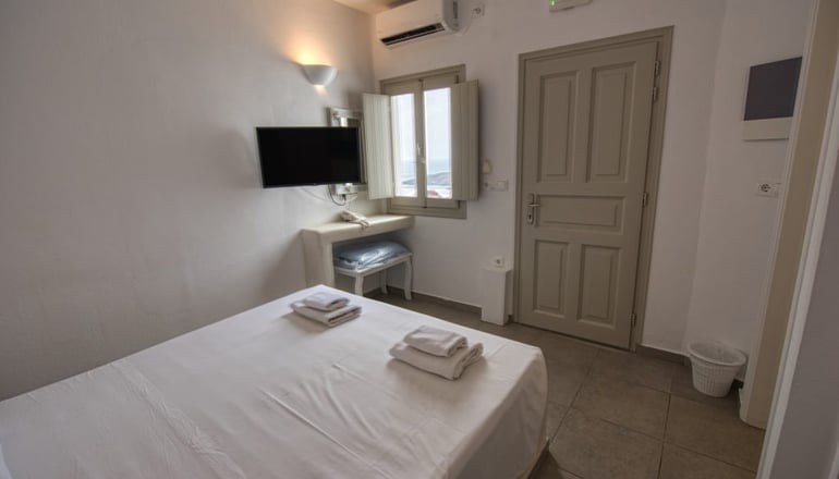 The Last Sunbeam - Φηρά, Σαντορίνη