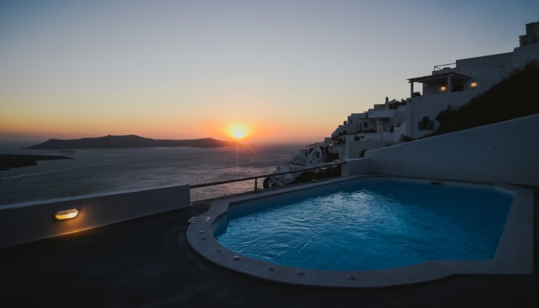 The Last Sunbeam - Φηρά, Σαντορίνη