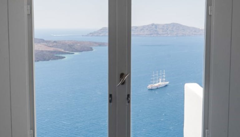 The Last Sunbeam - Φηρά, Σαντορίνη