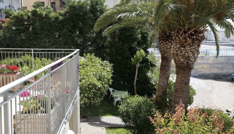 Theoxenia Hotel - Λουτράκι