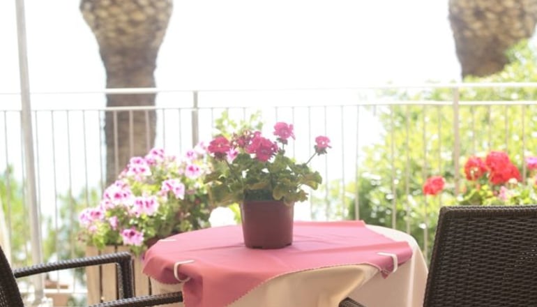 Theoxenia Hotel - Λουτράκι