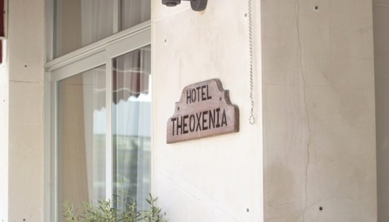Theoxenia Hotel - Λουτράκι