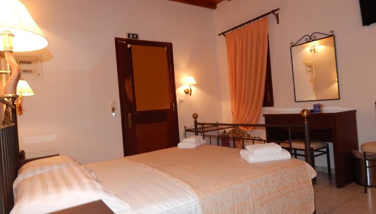 Tinos Suites & Apartments