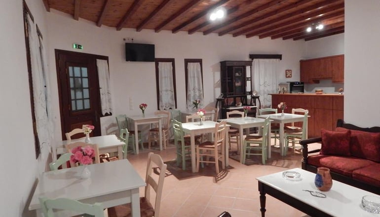 Tinos Suites & Apartments