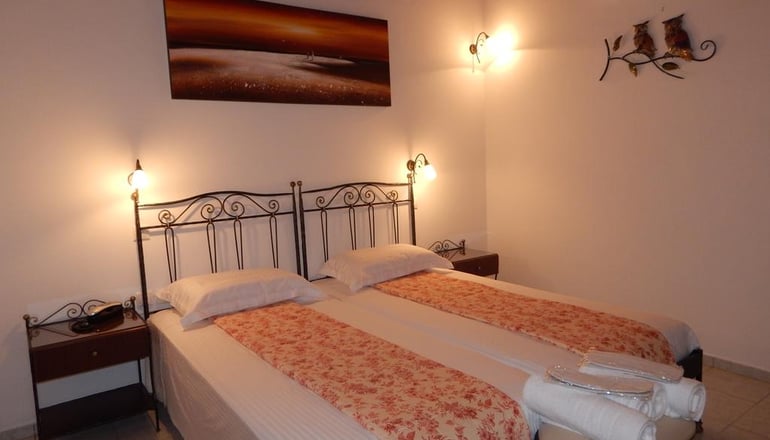 Tinos Suites & Apartments