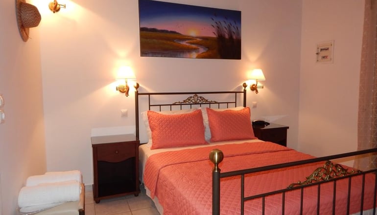 Tinos Suites & Apartments