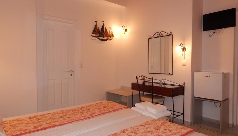 Tinos Suites & Apartments