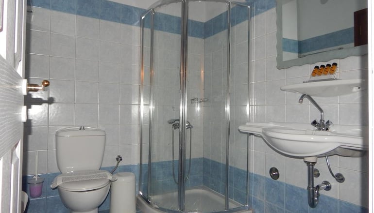 Tinos Suites & Apartments