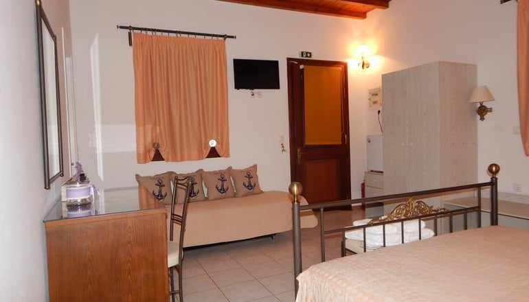 Tinos Suites & Apartments