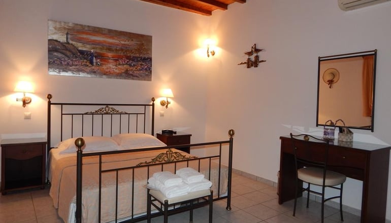 Tinos Suites & Apartments