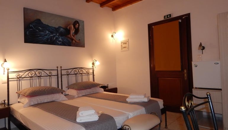 Tinos Suites & Apartments