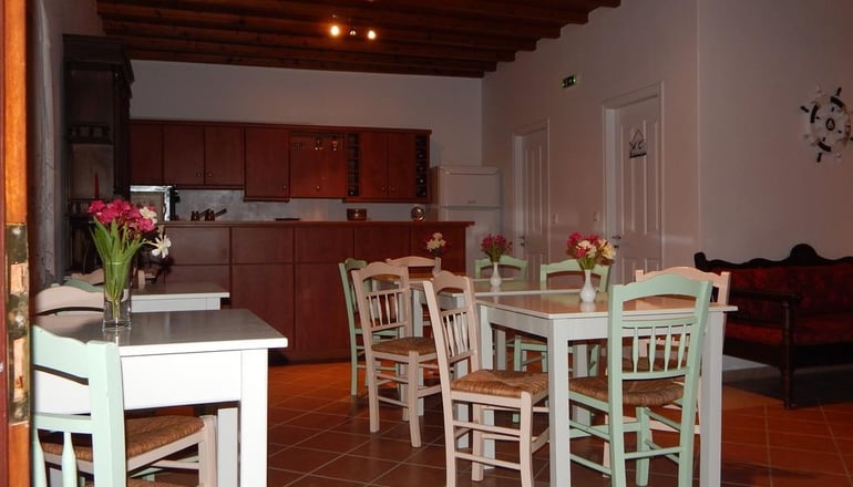 Tinos Suites & Apartments